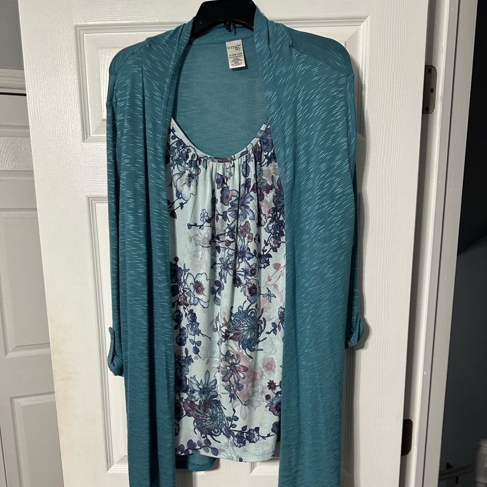 NWT Women’s Terra & Sky Plus Layered Top